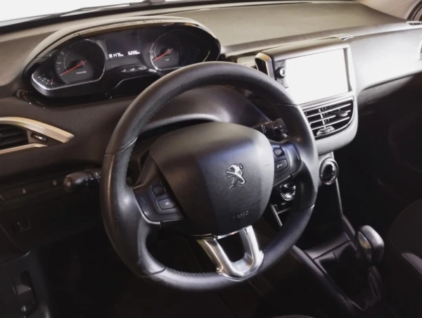 Peugeot 208 1.2 VTi SE Style 17