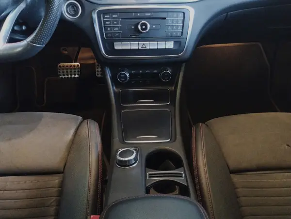 Mercedes-Benz CLA 200 Shooting Brake AMG Line 17