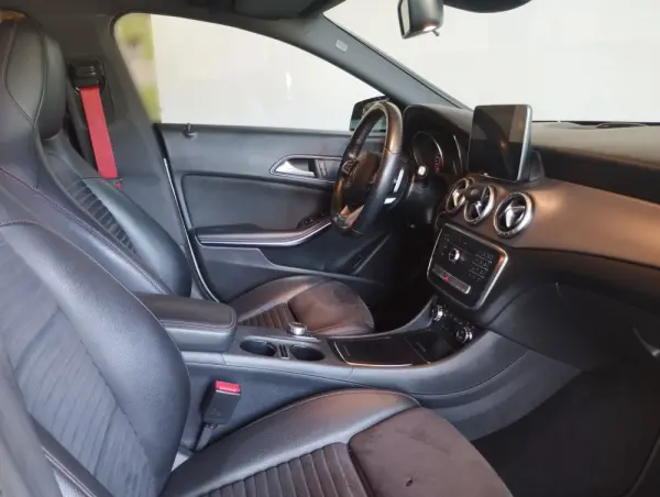 Mercedes-Benz CLA 200 Shooting Brake AMG Line 8
