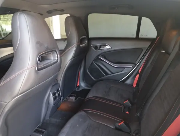 Mercedes-Benz CLA 200 Shooting Brake AMG Line 14