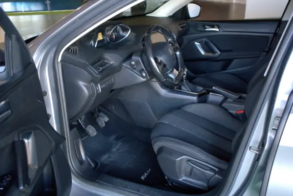 Peugeot 308 SW 1.6 HDI ALLURE 13