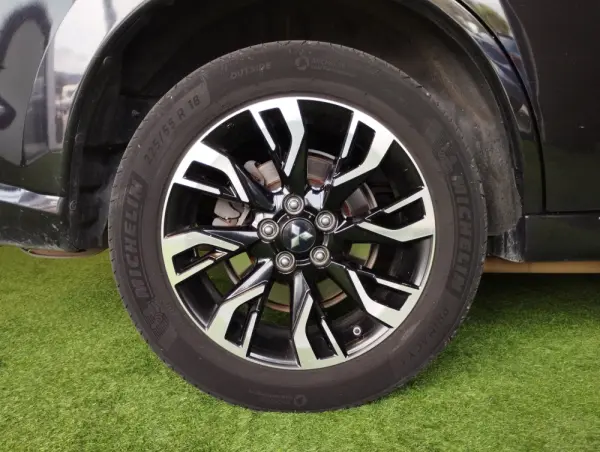 Mitsubishi Outlander 2.0 PHEV Instyle Navi 28