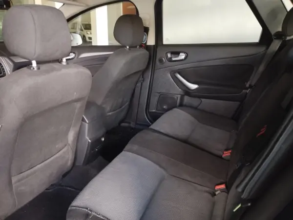 Ford Mondeo SW 1.8 TDCi Titanium 14