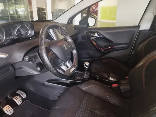 Peugeot 2008 1.2 PureTech GT Line 13