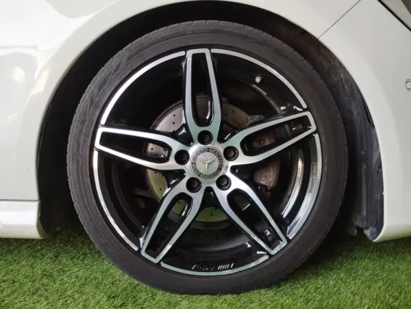 Mercedes-Benz CLA 200 Shooting Brake AMG Line 24