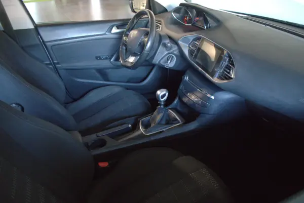 Peugeot 308 SW 1.6 HDI ALLURE 8