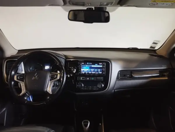 Mitsubishi Outlander 2.0 PHEV Instyle Navi 7