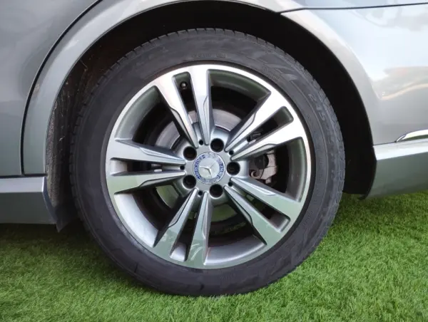 Mercedes-Benz E 300 Bluetec Hybrid Avantgarde 24