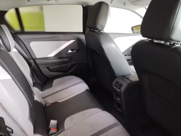 Opel Astra 1.6 T PHEV Elegance 9