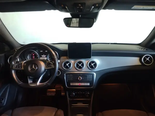 Mercedes-Benz CLA 200 Shooting Brake AMG Line 7