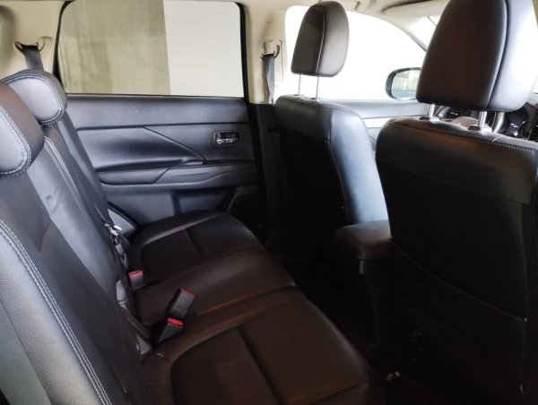 Mitsubishi Outlander 2.2 DI-D Instyle Navi 9