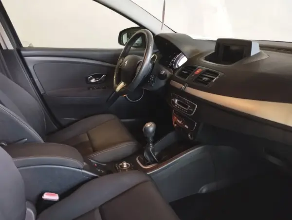 Renault Mégane Sport Tourer 1.5 DCI 110CV LIMITED 8