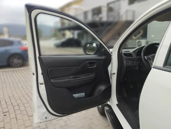 Mitsubishi L200 2.3 DI-D Space Cab Invite 4WD 20