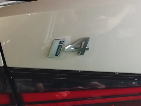 BMW i4 eDrive 35 21