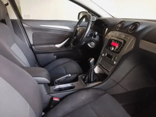 Ford Mondeo SW 1.8 TDCi Titanium 8