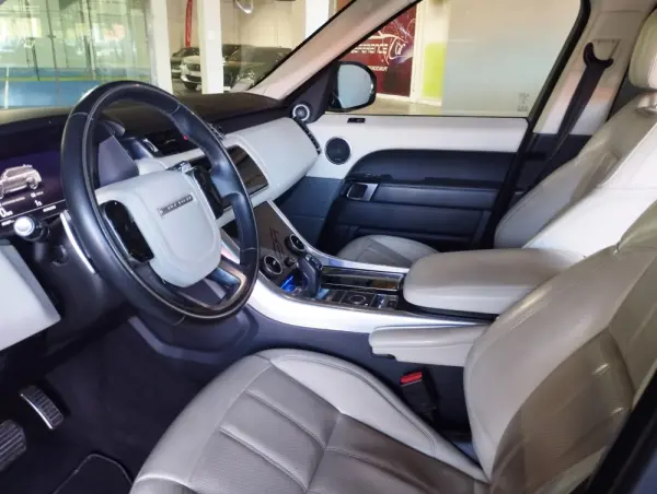 Land Rover Range Rover Sport P400e HSE Plug-In 13