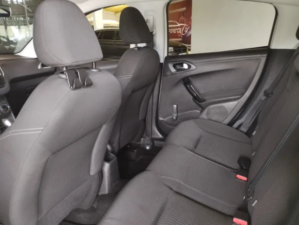 Peugeot 208 1.2 VTi SE Style 14
