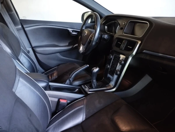 Volvo V40 2.0 D2 R-Design 8