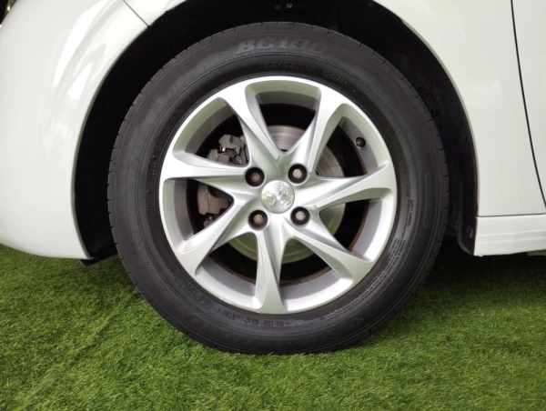 Peugeot 208 1.2 VTi SE Style 24