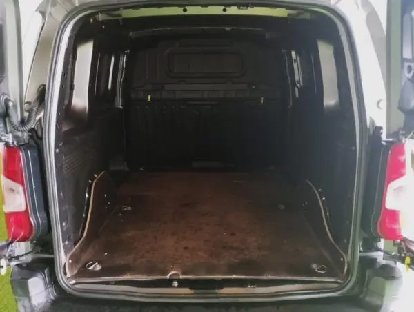 Peugeot Partner 1.5 Blue-HDI Premiun 3Lug 21