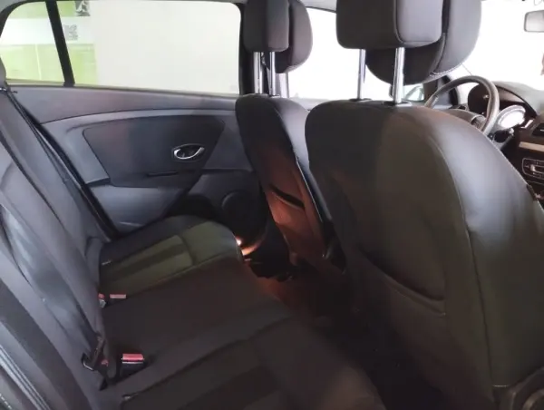 Renault Mégane Sport Tourer 1.5 DCI 110CV LIMITED 9