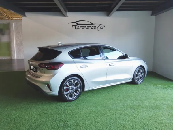 Ford Focus EcoBoost ST-Line Hybrid 2