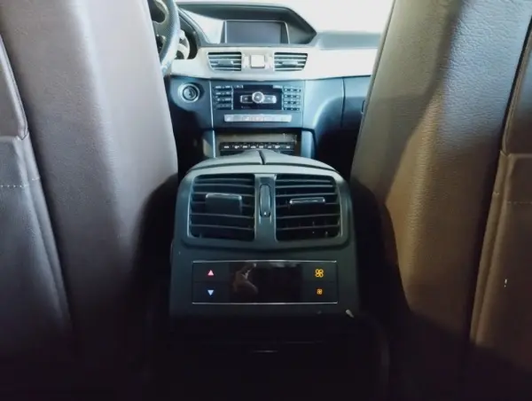 Mercedes-Benz E 300 Bluetec Hybrid Avantgarde 21