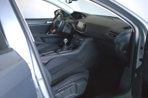 Peugeot 308 SW 1.6 HDI ALLURE 17