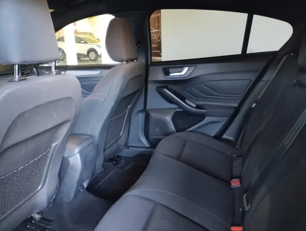 Ford Focus EcoBoost ST-Line Hybrid 13