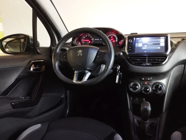 Peugeot 208 1.2 VTi SE Style 15