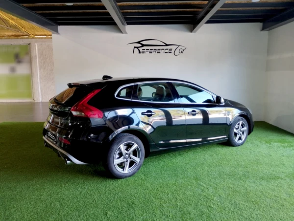 Volvo V40 2.0 D2 R-Design 2