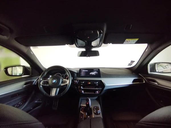BMW 525 d Pack M Auto 10