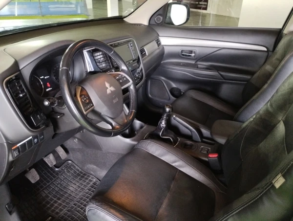 Mitsubishi Outlander 2.2 DI-D Instyle Navi 13