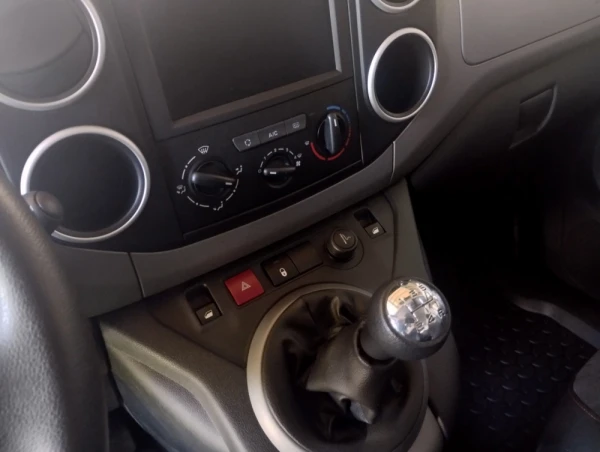 Peugeot Partner Outro 18