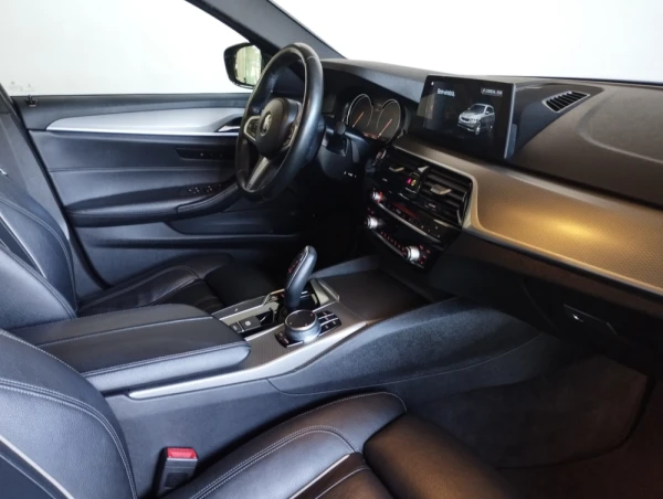 BMW 525 d Pack M Auto 8