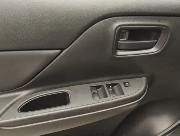 Mitsubishi L200 2.3 DI-D Space Cab Invite 4WD 18