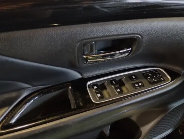 Mitsubishi Outlander 2.0 PHEV Instyle Navi 22