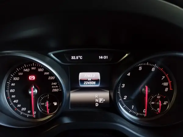 Mercedes-Benz CLA 200 Shooting Brake AMG Line 11