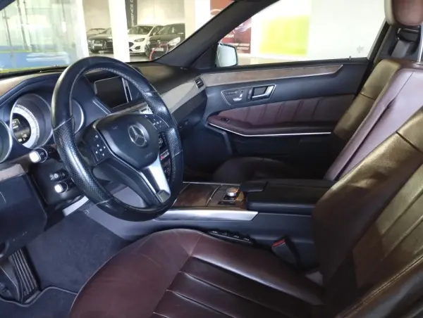 Mercedes-Benz E 300 Bluetec Hybrid Avantgarde 13