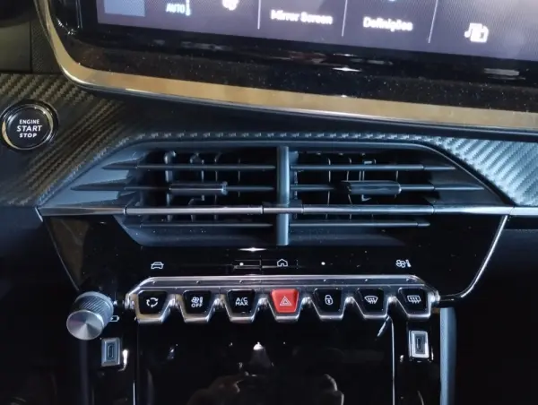 Peugeot 2008 e-2008 50 kWh Allure 19