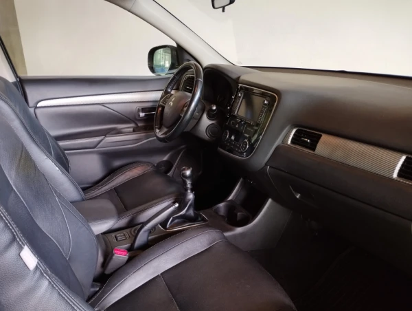 Mitsubishi Outlander 2.2 DI-D Instyle Navi 8