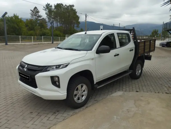 Mitsubishi L200 2.3 DI-D Space Cab Invite 4WD 6