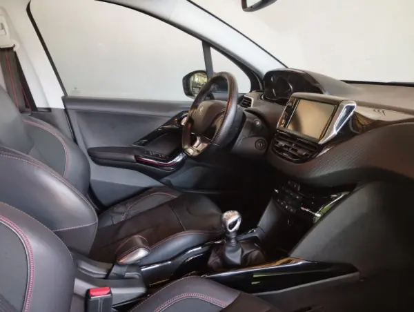 Peugeot 2008 1.2 PureTech GT Line 8