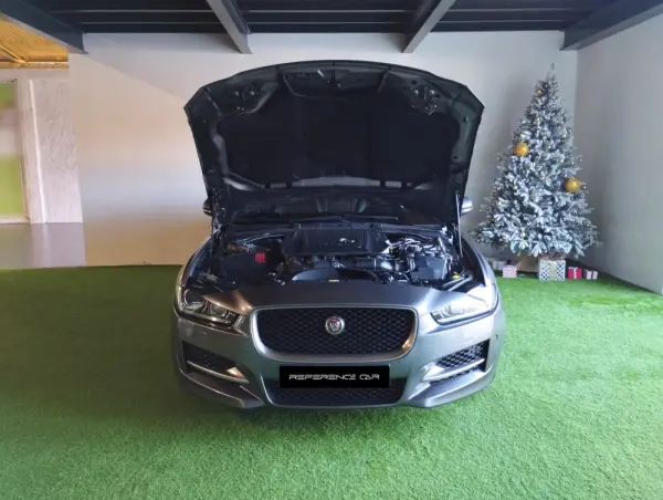 Jaguar XE 2.0 D R-Dynamic SE 27