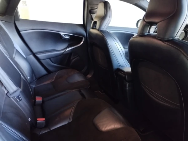 Volvo V40 2.0 D2 R-Design 9