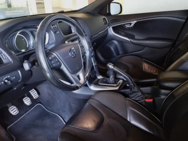 Volvo V40 2.0 D2 R-Design 13