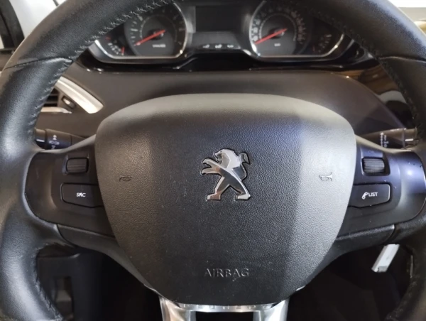 Peugeot 208 1.2 VTi SE Style 18