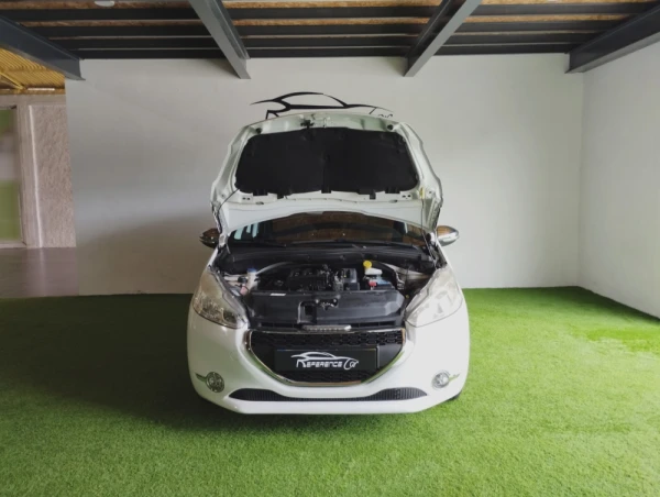 Peugeot 208 1.2 VTi SE Style 23