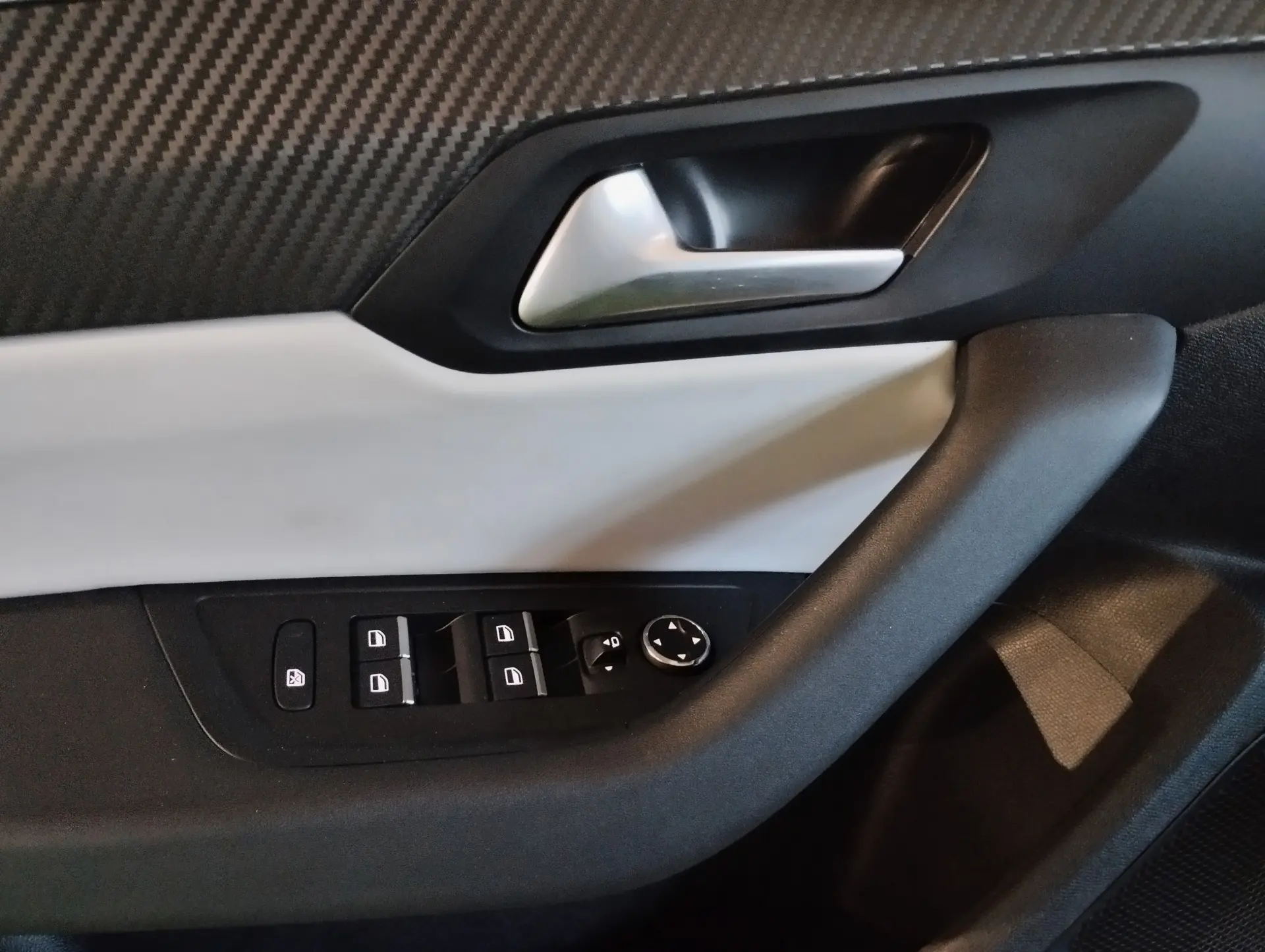 Peugeot 508 SW 1.6 Hybrid Allure e-EAT8 21