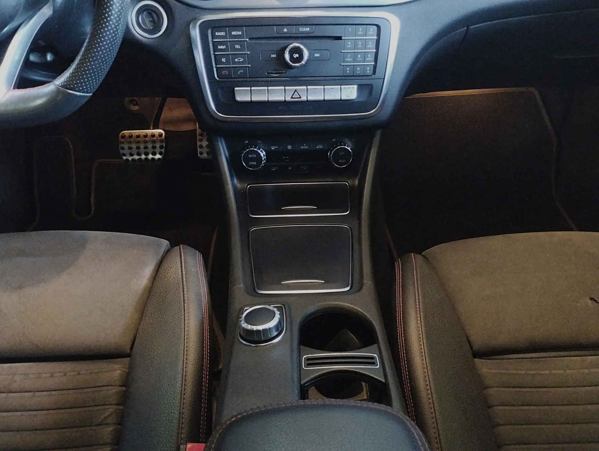 Mercedes-Benz CLA 200 Shooting Brake AMG Line 17